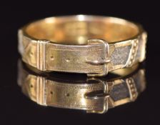 Victorian 15ct gold buckle ring set with plaited hair, 2.6g, size R