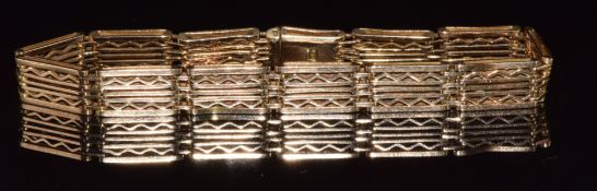 A c1920 15ct rose gold gate bracelet, 16.8g, 18.2cm