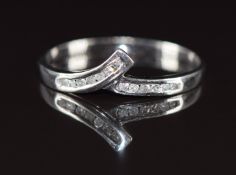 A 9k white gold ring set with diamonds, 1.2g, size O