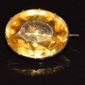 Victorian brooch set with a foiled oval paste, 7.7g, 2 x 1.7cm