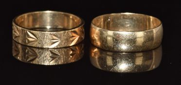 Two 9ct gold wedding bands / rings, 5.1g, size L/M & N/O