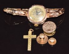 A 15ct gold cross with engraved decoration (1.8g, Chester 1895), 9ct rose gold watch and two 9ct