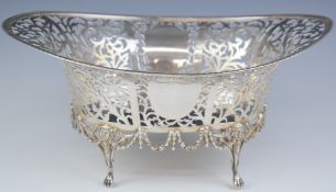 Edward VII hallmarked silver bread basket with pierced decoration, raised on four feet with swag