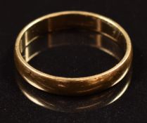 A 9ct gold wedding band / ring, 1.4g, size J