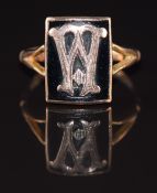 A 9ct rose gold ring set with onyx and a gold letter W, 2.2g, size K