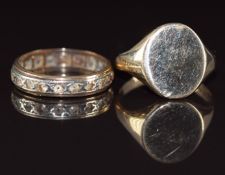 A 9ct gold signet ring and 9ct gold eternity ring set with spinel, 5g, size J