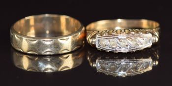 A 9ct gold wedding band / ring and a 9ct gold ring set with spinel, 3.9g, size M & O