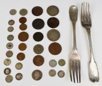 Pair of Georgian hallmarked silver fiddle pattern table forks, London 1811, maker William Eley I,