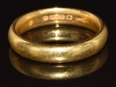 A 22ct gold wedding band / ring, 8.6g, size P