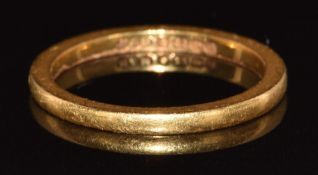 A 22ct gold wedding band / ring, 3.1g, size M