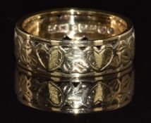 A 9ct gold ring with heart decoration, 2.5g, size K