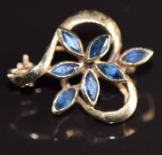 A 9ct gold brooch set with marquise cut sapphires, 1.5g, 2cm