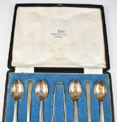 Cased set of Walker and Hall Art Deco hallmarked silver teaspoons and tongs, Sheffield 1947, width