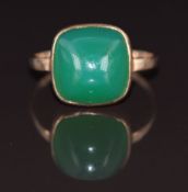 A 9ct gold ring set with chalcedony, 2.9g, size N