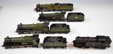 Five mainly GWR 00 gauge model railway locomotives comprising Mainline Hinton Manor, Airfix Isambard