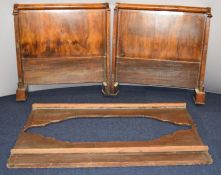 Victorian 19thC walnut single bed with moulded decoration, W190 x D100 x H104cm