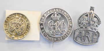 WW1 silver War Badge number B265067, WW2 King's Badge for War Service and an ARP badge