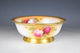Royal Worcester pedestal bowl decorated with roses, signed M Hunt, diameter 23m