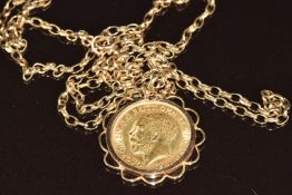 1913 gold half sovereign in 9ct gold pendant mount, on 9ct gold chain, 10.5g