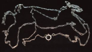 Art Deco 9ct white gold chain made up of elongated links, 2.8g, 64cm