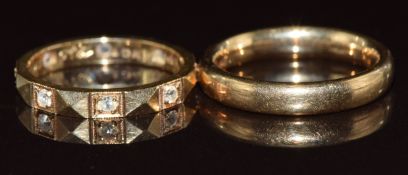 A 9ct gold eternity ring and 9ct gold wedding band / ring, 4.3g, size H & G