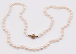 A single strand of cultured pearls with 9ct gold clasp, 16.3g, 45cm