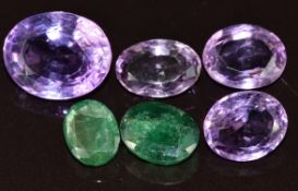 Four loose oval cut amethysts (7.8g) and two oval cut emeralds (2g)