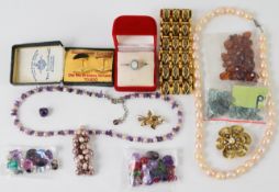 A 9ct gold brooch set with two pearls, a collection of loose gemstones including apatite,