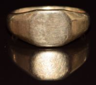 A 9ct gold signet ring, 7g, size U