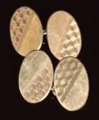 A pair of 9ct gold cufflinks with engraved decoration, 4.9g