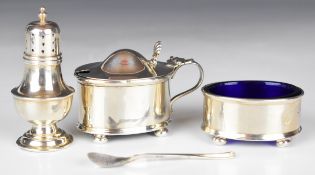 George V hallmarked silver three piece cruet set with blue glass liners, Birmingham 1924/6, maker