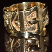 A 9ct gold buckle ring, 16g, size 1
