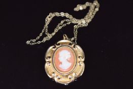 A 9ct gold pendant set with a cameo, on 9ct gold chain, 3.7g