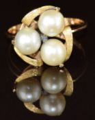 A 9k gold ring set with three cultured pearls, 2.7g, size P