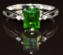 A 9ct white gold ring set with an emerald cut diopside and two diamonds, 2.1g, size Q