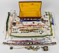 A collection of jewellery including 9ct gold bar brooch, pair of 9ct gold studs, pair of 9ct gold