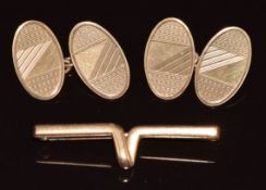 A pair of 9ct gold cufflinks and a 9ct gold brooch, 7.4g