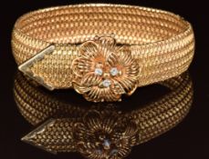 French 18ct gold bracelet made up of textured links, the flower clasp set with three diamonds, 69.