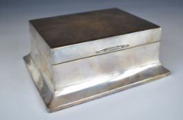 Walker & Hall Art Deco style hallmarked silver cigarette box with engine turned lid, Sheffield 1962,