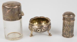 Victorian hallmarked silver open salt raised on three feet, hallmarked silver pepper with blue glass