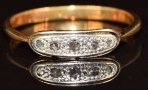 Art Deco 18ct gold ring set with diamonds in a platinum setting, 2.1g, size O