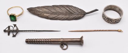 A 9ct gold ring (2.2g), silver Celtic ring, silver brooch in the form of a feather, silver stick pin