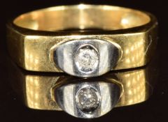 An 18ct gold ring set with a diamond in a white gold setting, 4.6g, size S