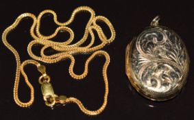 A 9ct gold locket with engraved decoration (4g, 3 x 2.1cm) and a 22ct gold chain (4.4g, 39cm)
