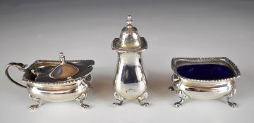 Mappin & Webb George V hallmarked silver three piece cruet set, Birmingham 1919, weight excluding