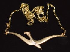 A 9ct gold necklace in the form of a bird, 1.7g