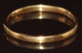 A 22ct gold wedding band / ring, 2.6g, size U