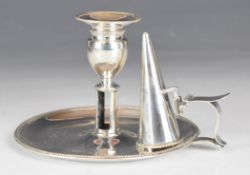 Georgian hallmarked silver chamber stick with beaded edge to base, sconce and snuffer, London