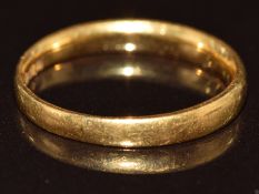 A 22ct gold wedding band / ring, 2.5g, size K