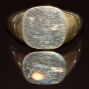 A 9ct gold signet ring, 6g, size T